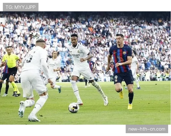 哈维回撤接应如何通过出球效率主导强强对话中场争夺