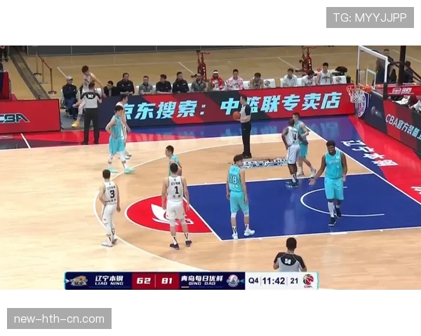 篮球比赛中出现暂停时，球员和教练需要遵守哪些规则？